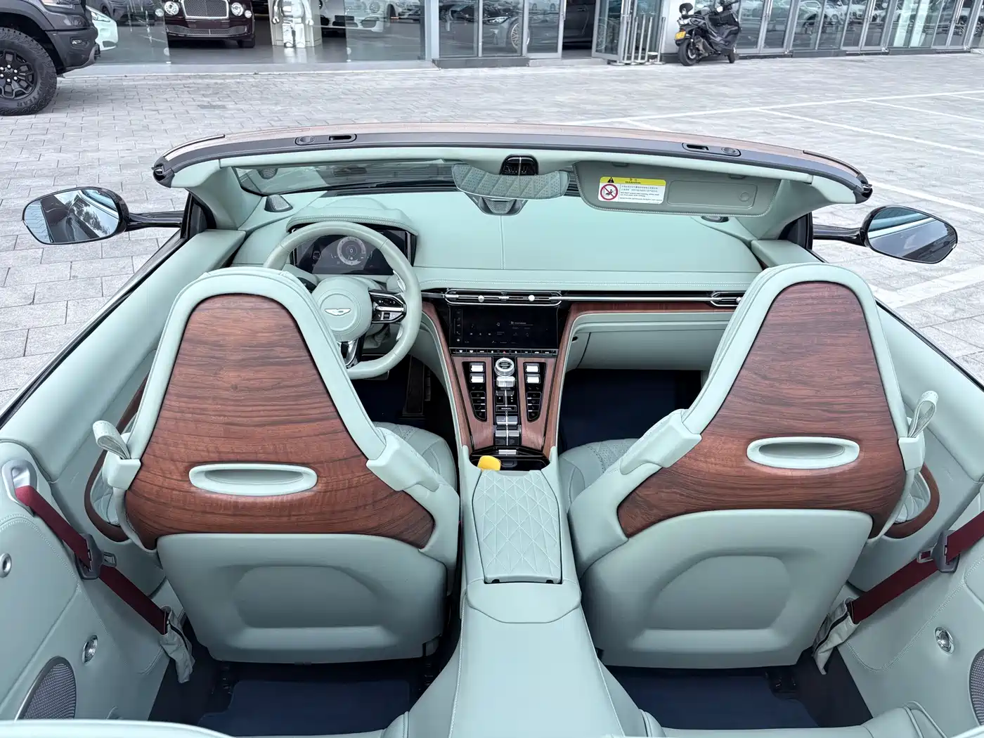 Aston Martin DB12 2025 2025 4.0T V8 Volante