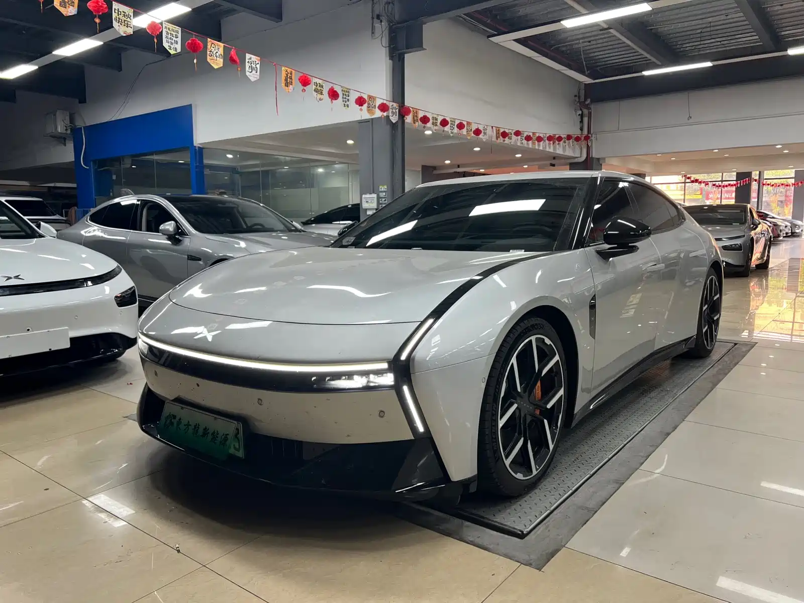 Фото 2 - XPeng P7
