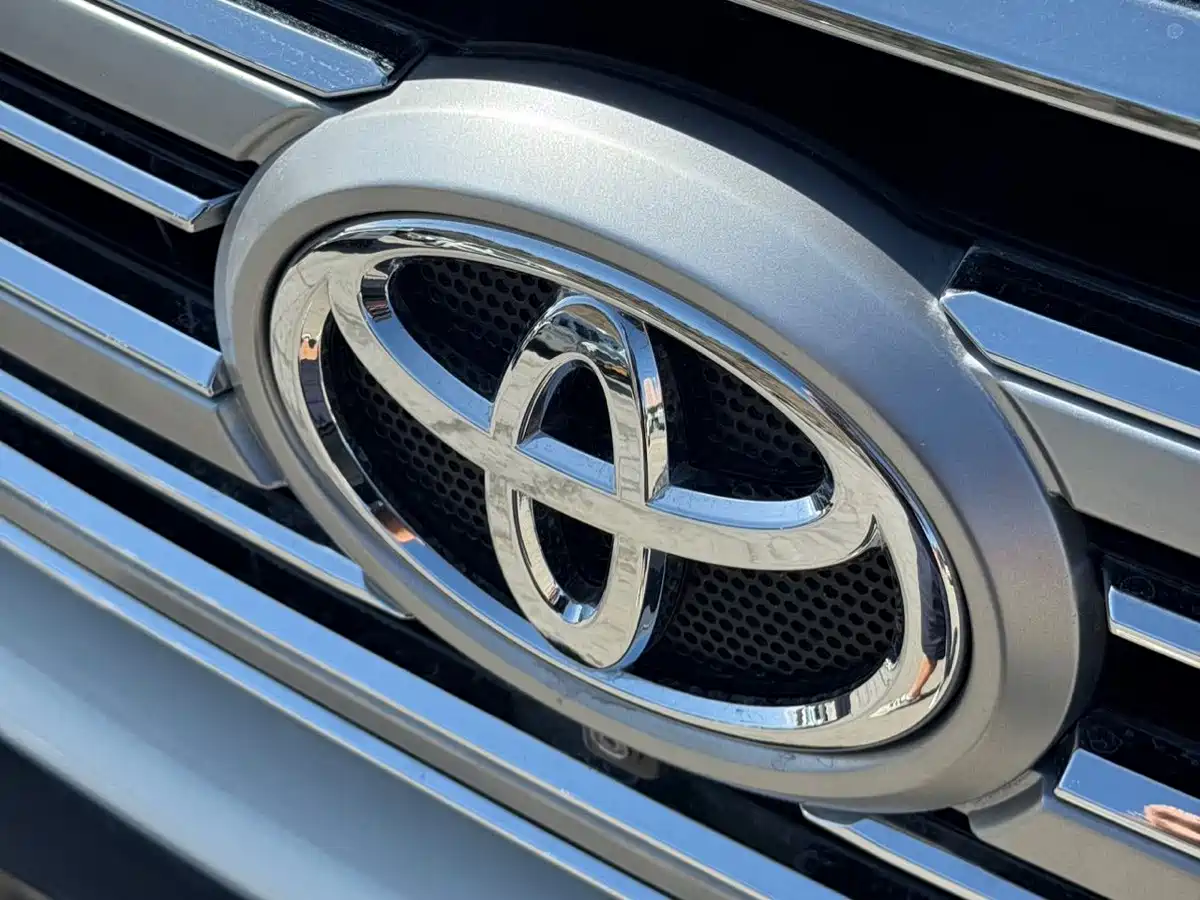 Toyota Land Cruiser (Import) 2014 2015 4.0L V6 Middle East Limited Edition