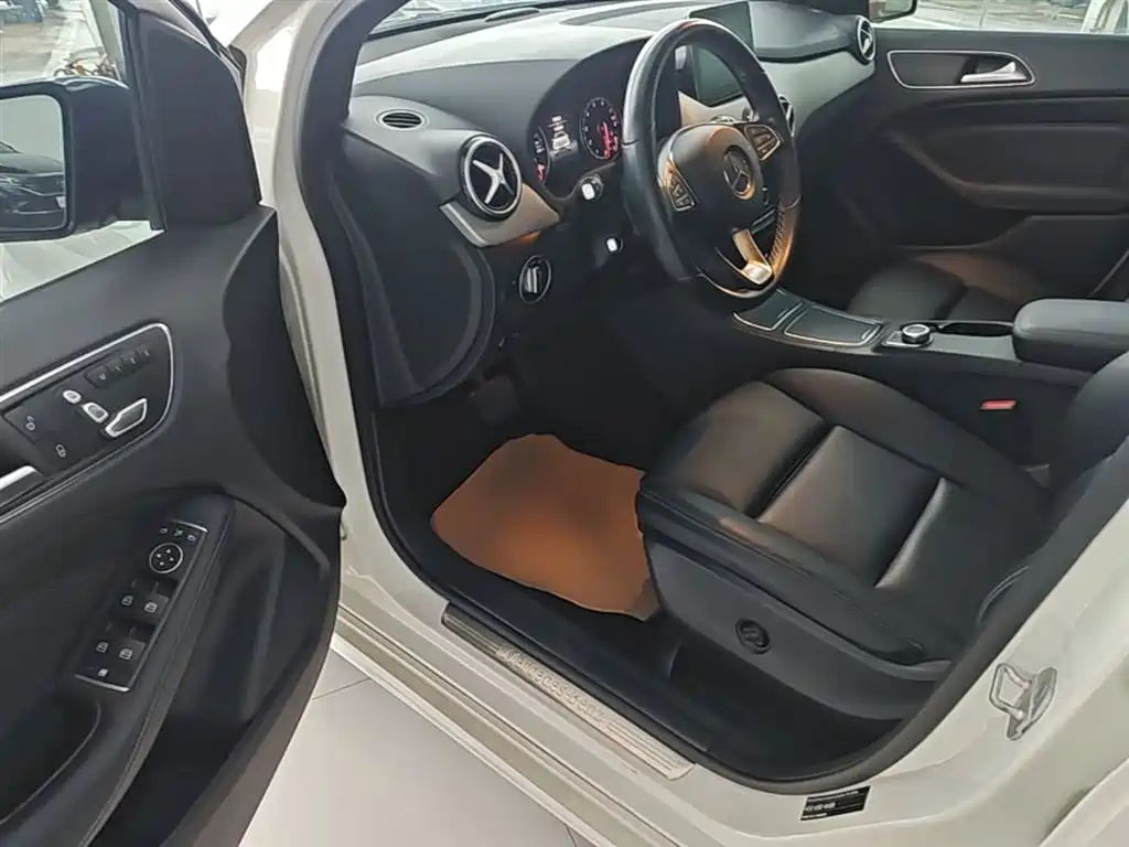 Mercedes-Benz B-Class 2015 B 200 Luxury фото 16
