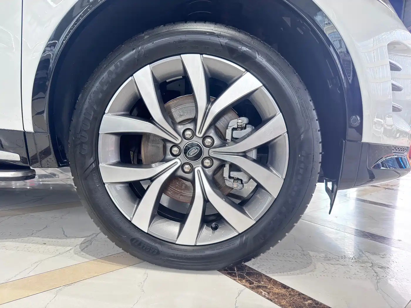 Land Rover Discovery Sport 2024 Luxury Custom Edition фото 18