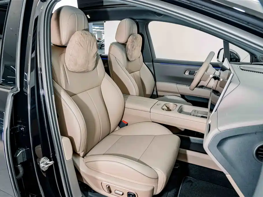 Li Auto i6 2026 2025 2WD Base Model