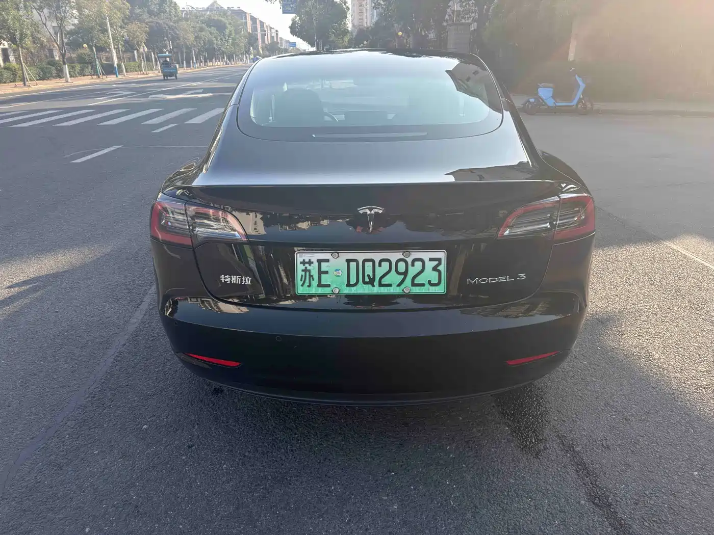 TESLA MODEL 3