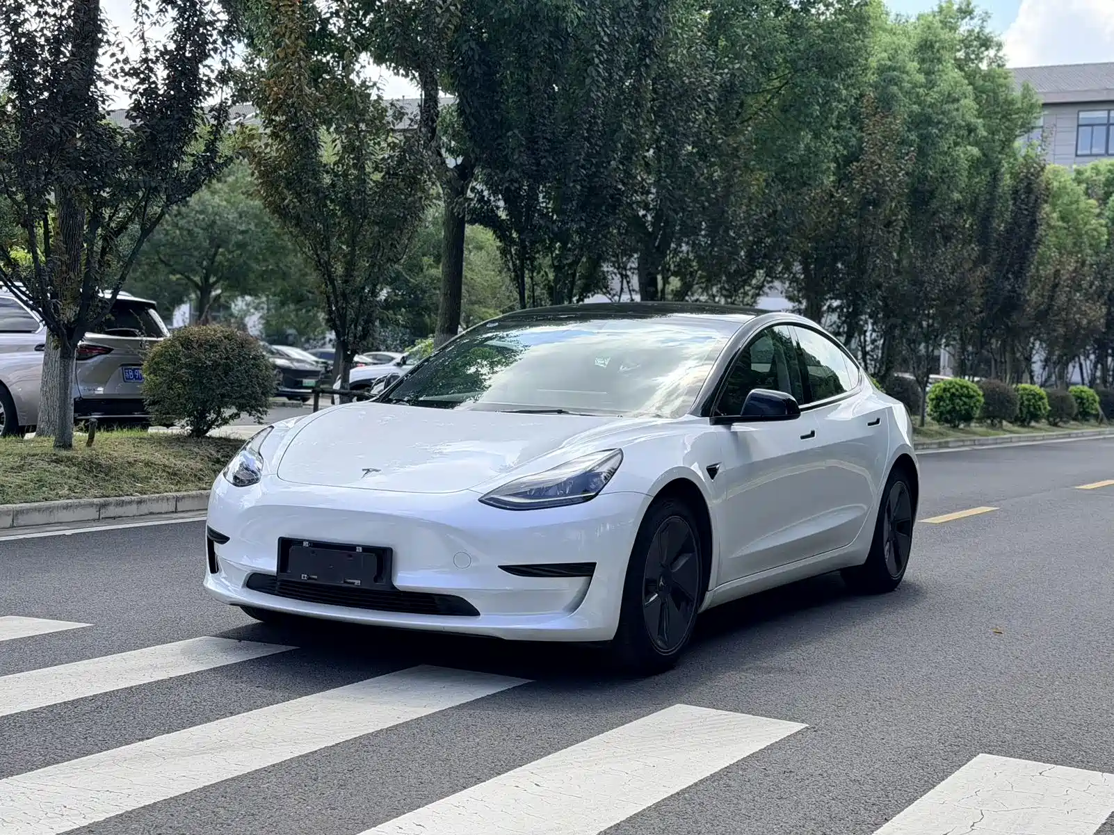 Фото 1 - Tesla Model 3
