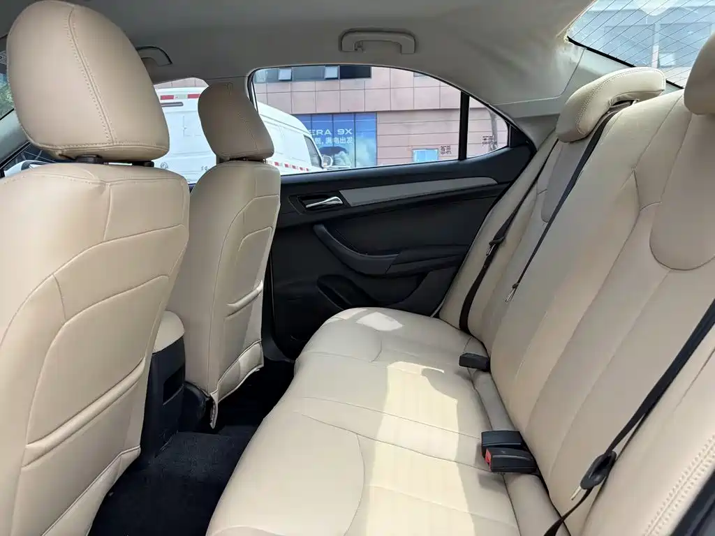 Photo 12 - Roewe 360