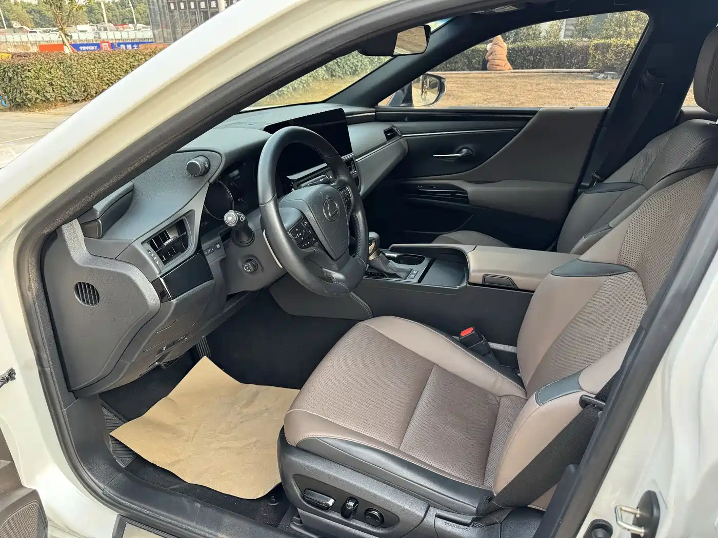 Lexus ES 2022 300h Excellence Edition фото 11