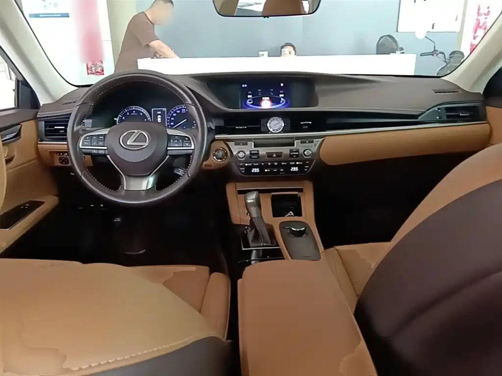 Lexus ES 2015 200 Elite Edition фото 10