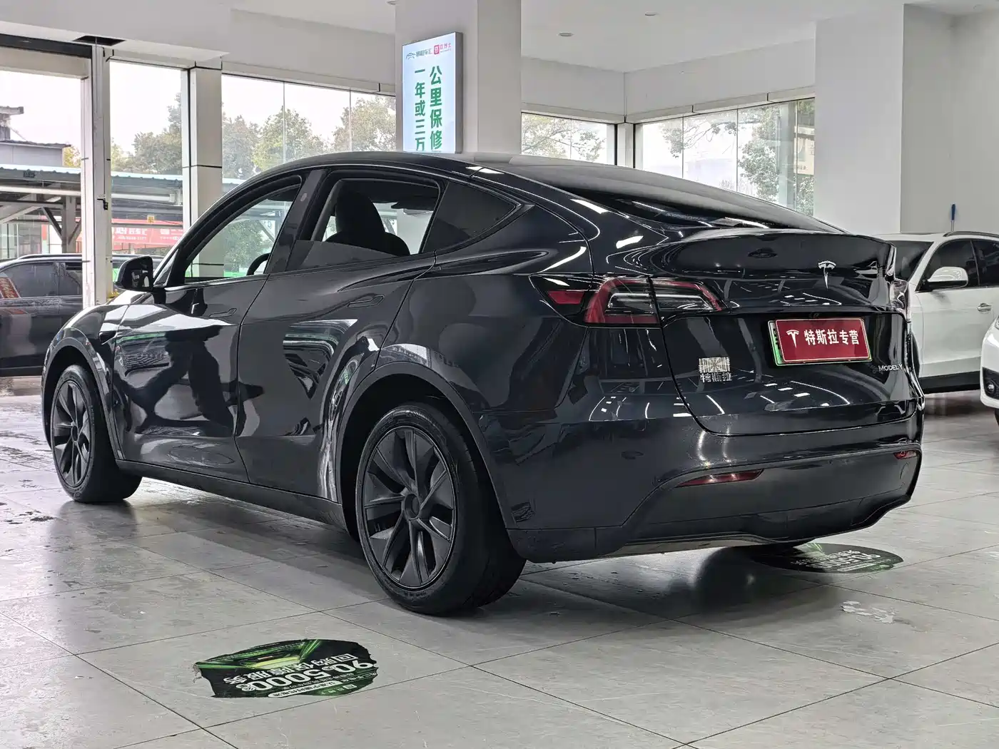 TESLA MODEL Y