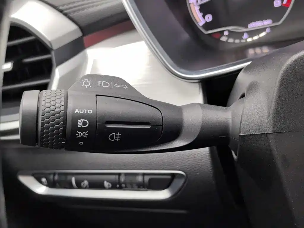 Фото 21 - Geely Binyue