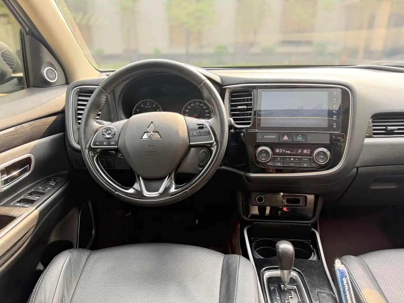 MITSUBISHI OUTLANDER