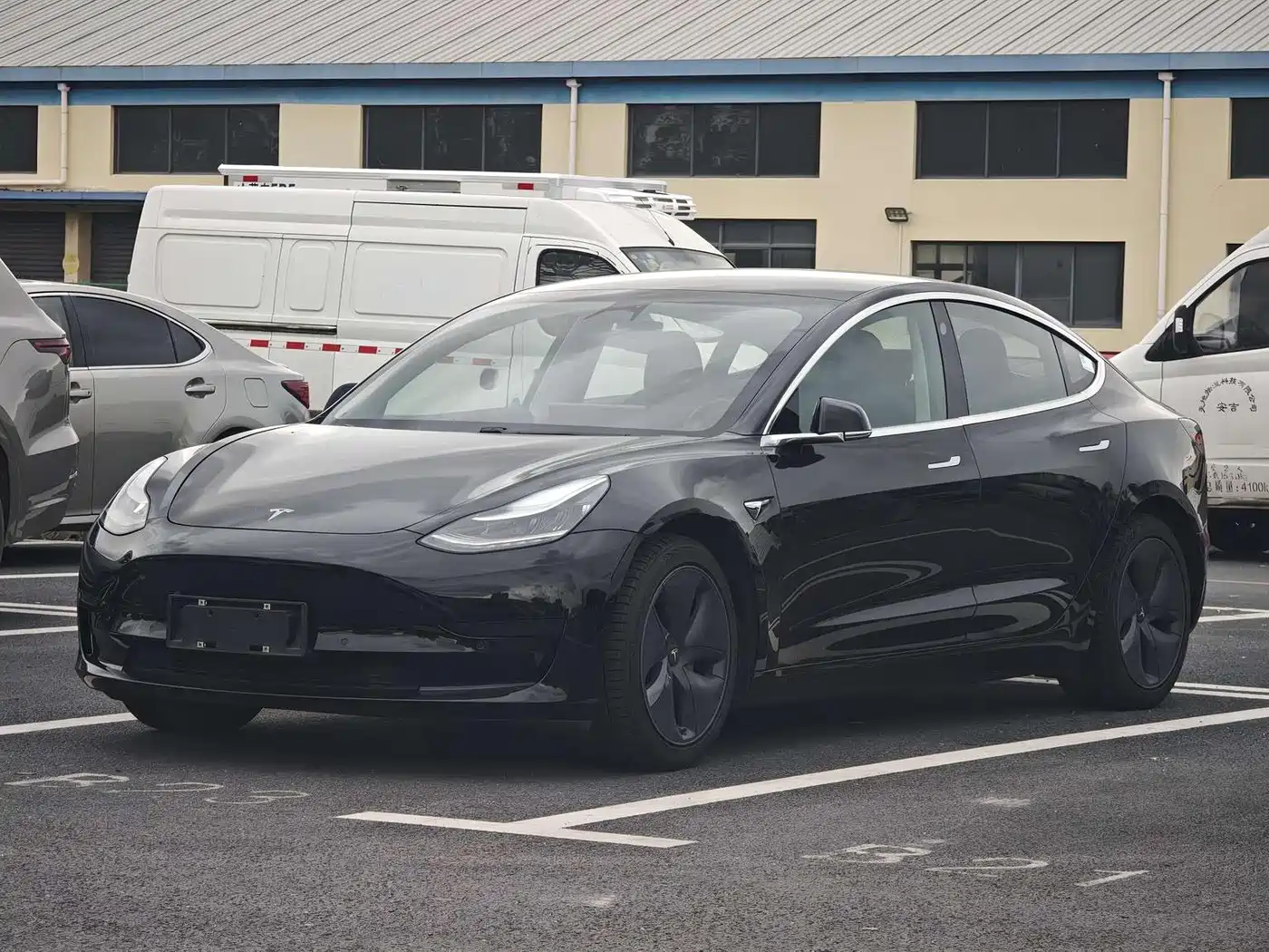 Фото 1 - Tesla Model 3