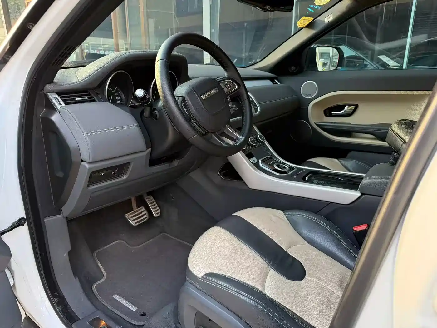 Land Rover Range Rover Evoque (Import) 2012 2012 2.0T 5-door Dynamic Edition