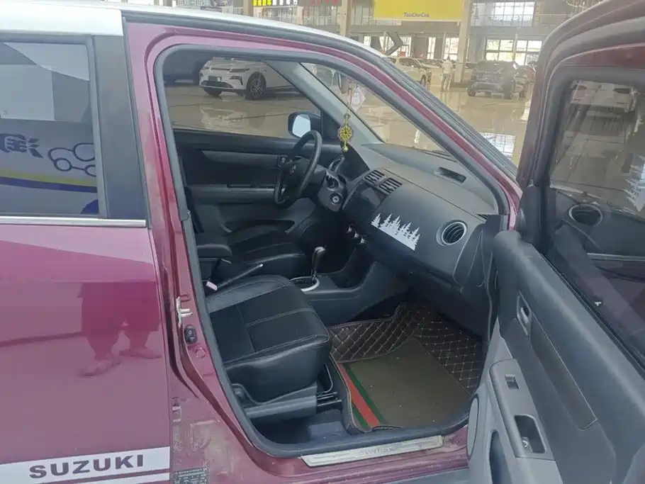 Фото 8 - Suzuki Swift