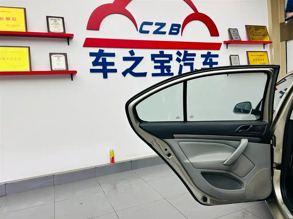 Škoda Octavia 2012 1.6L Auto Yijun Edition фото 24