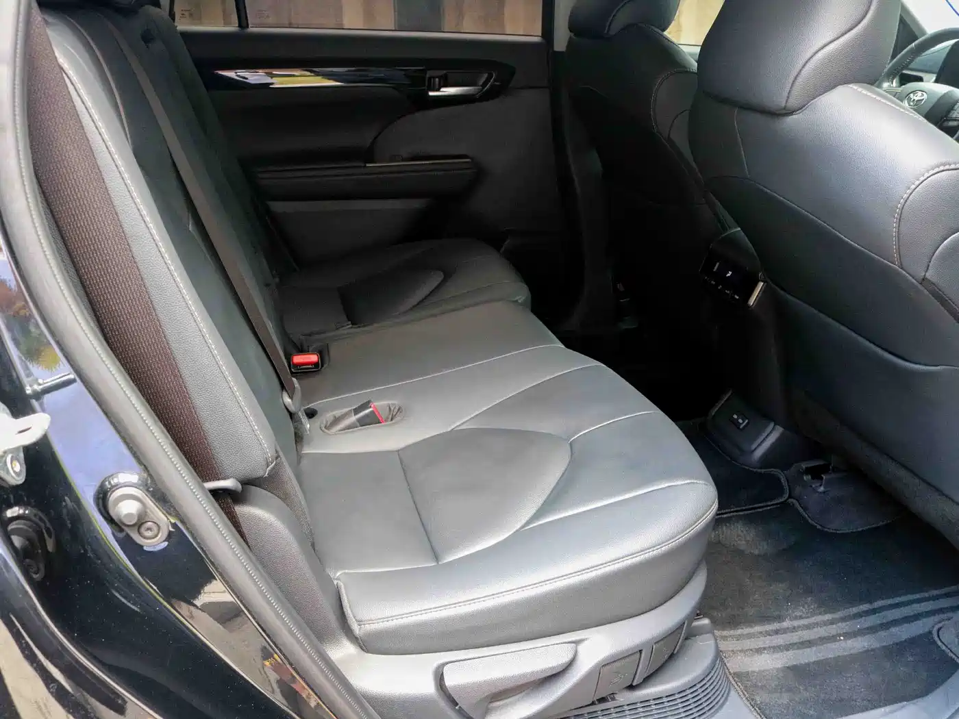 TOYOTA HIGHLANDER