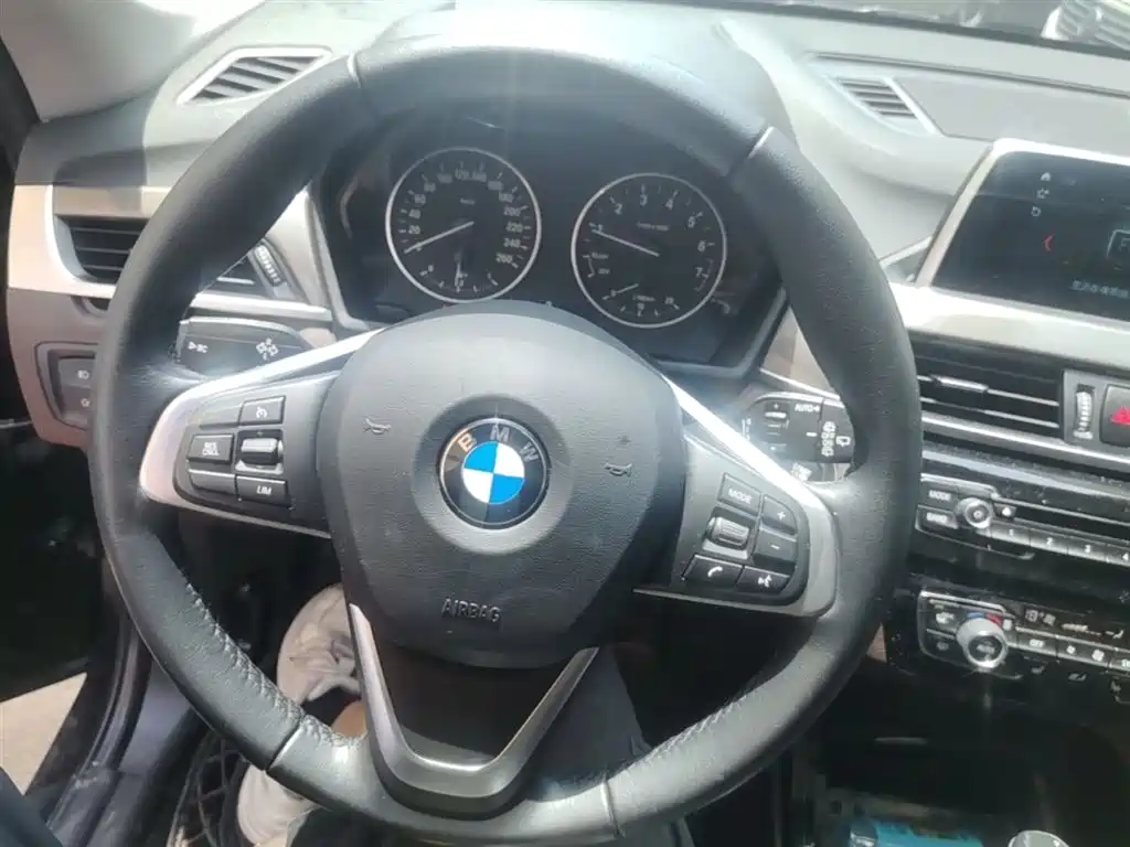 BMW X1 2018 xDrive20Li Premium Model фото 11