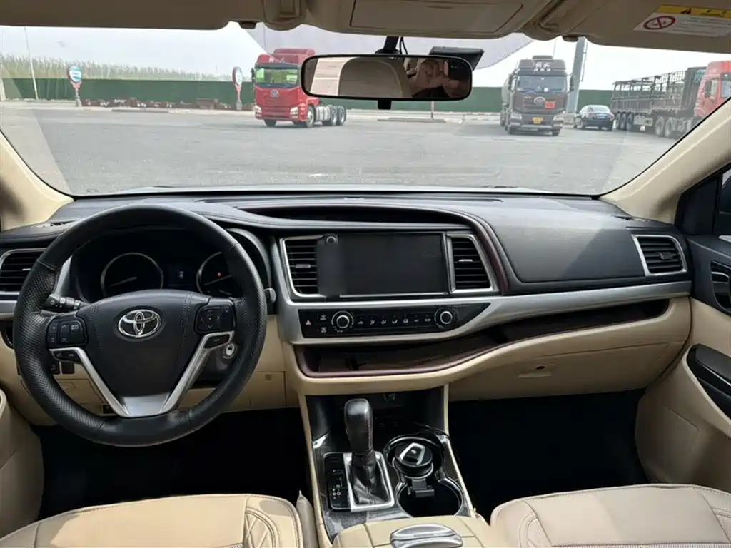 Toyota Highlander 2015 2.0T AWD Elite Edition 7-seater фото 7