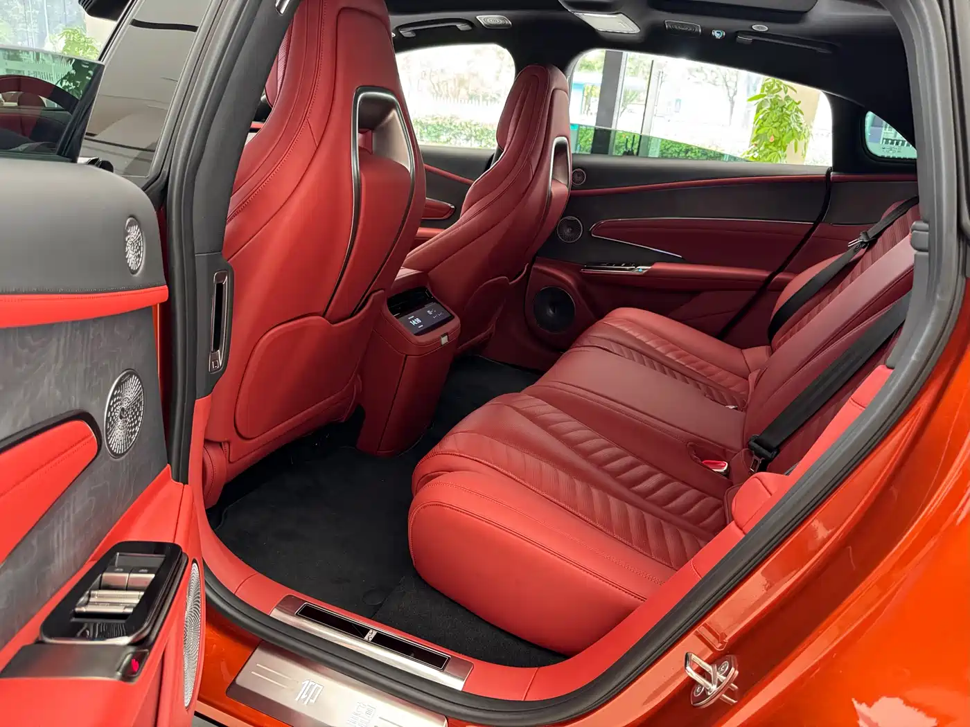 Yangwang U7 2026 PHEV 5-seater Luxury Edition фото 11
