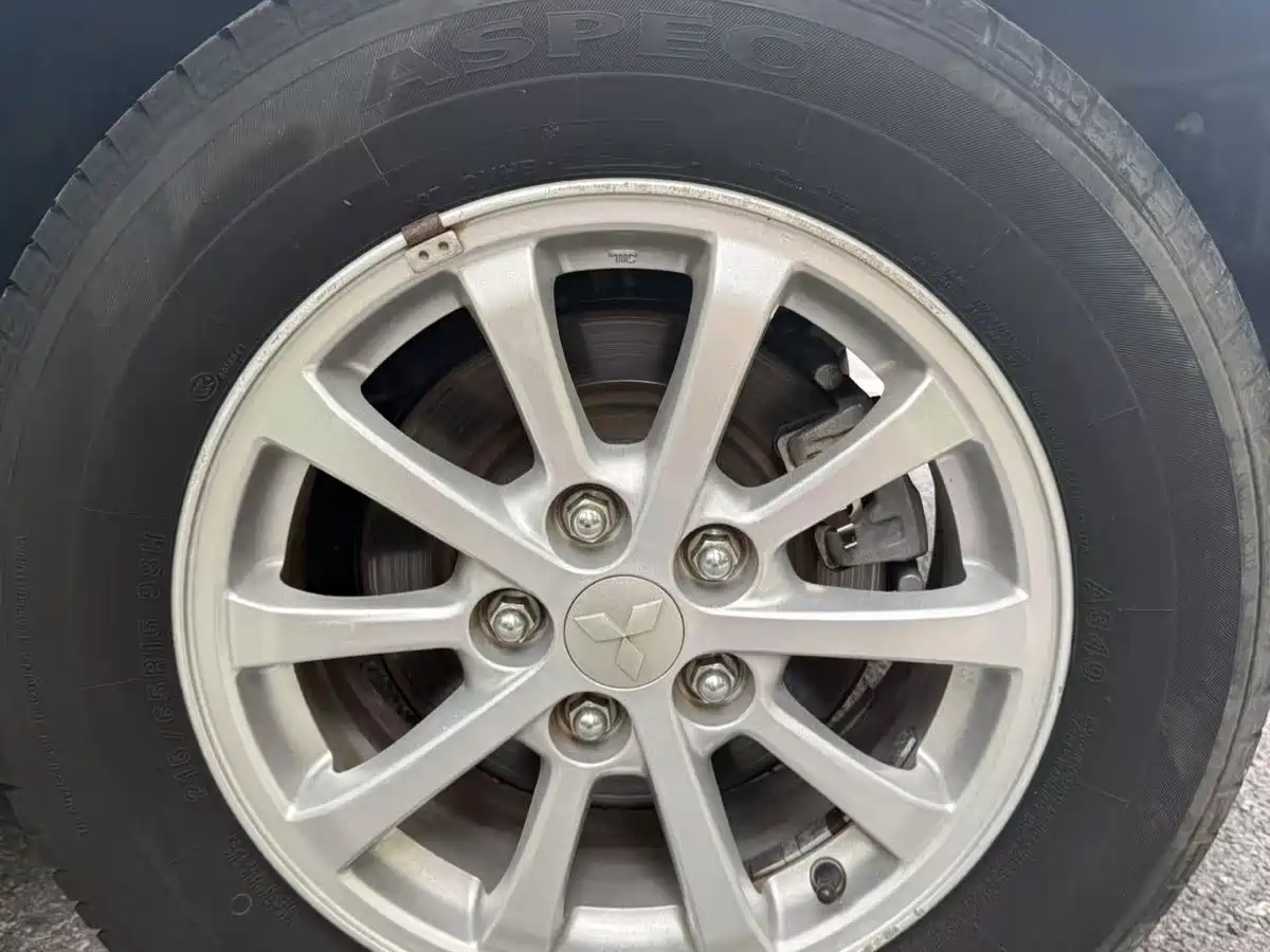 Mitsubishi ASX 2013 1.6L Manual 2WD Standard фото 14