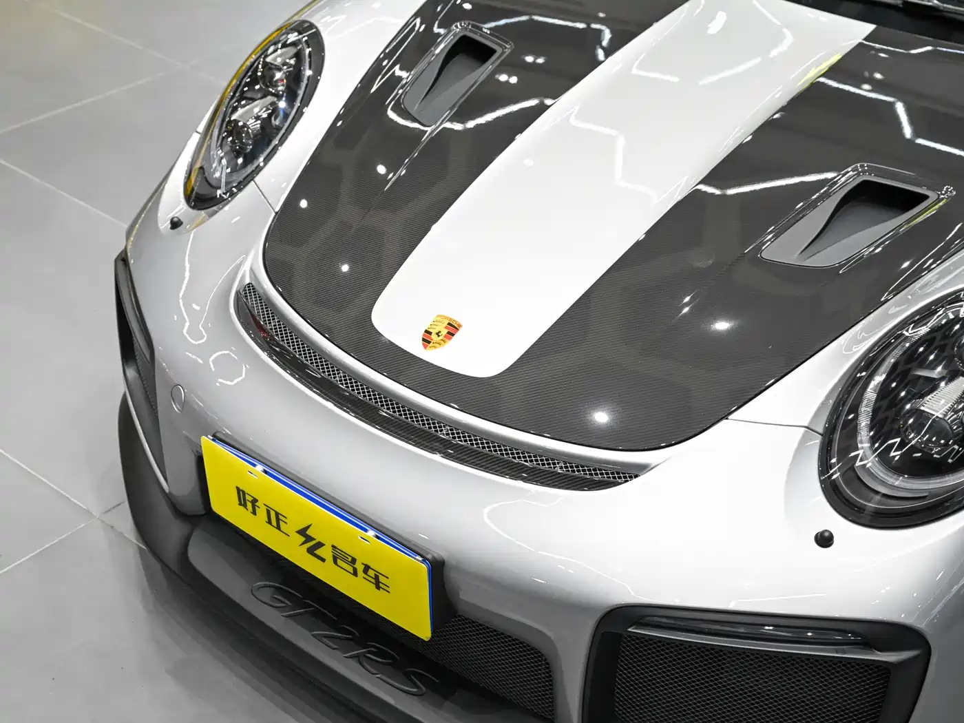 Porsche 911 2018 GT2 RS 3.8T фото 33