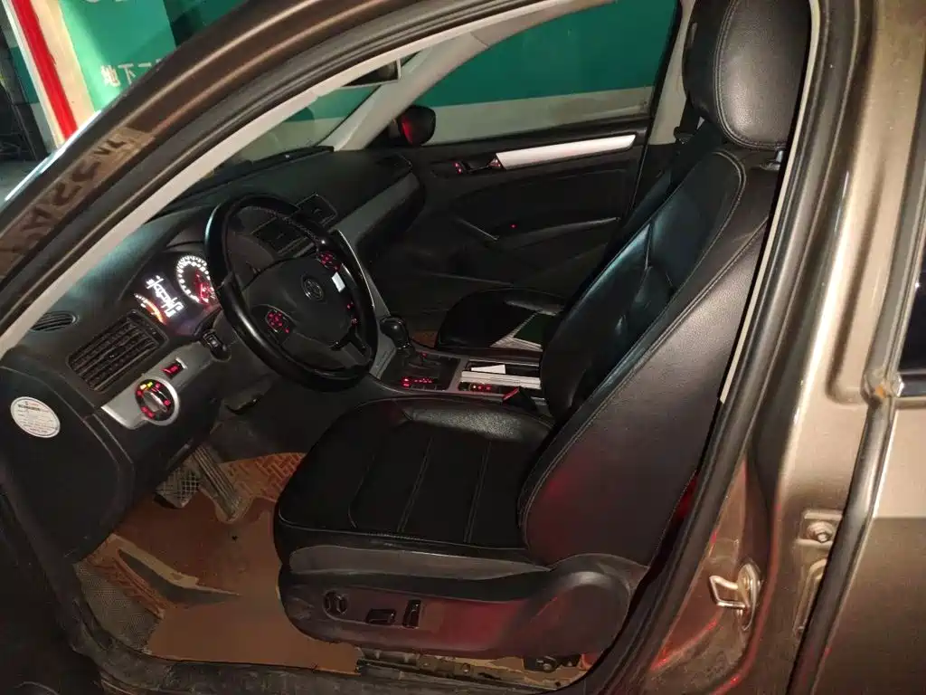 Photo 11 - Volkswagen Passat