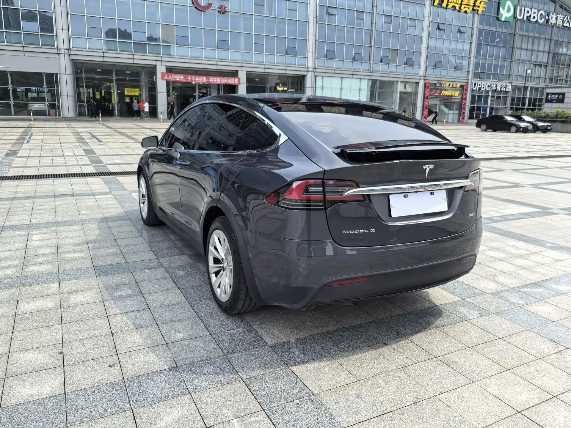 Фото 6 - Tesla Model X