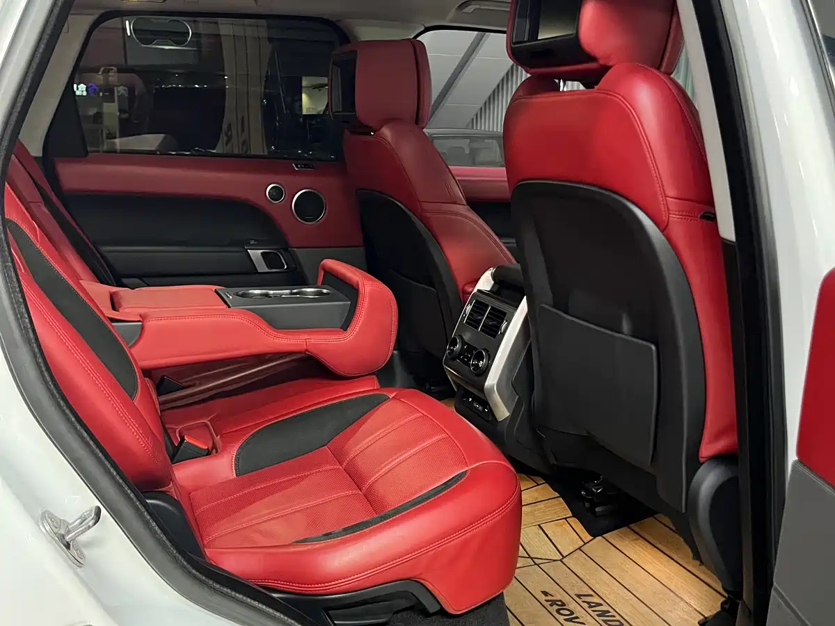 Land Rover Range Rover Sport 2021 3.0 L6 Gloss Black Edition фото 18