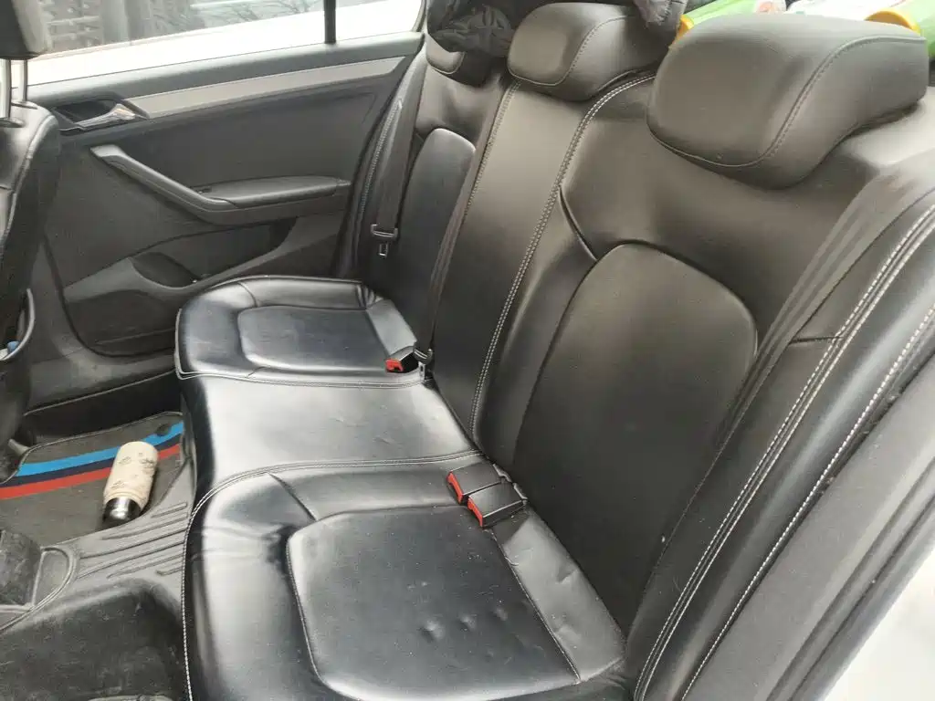 Photo 15 - Volkswagen Jetta