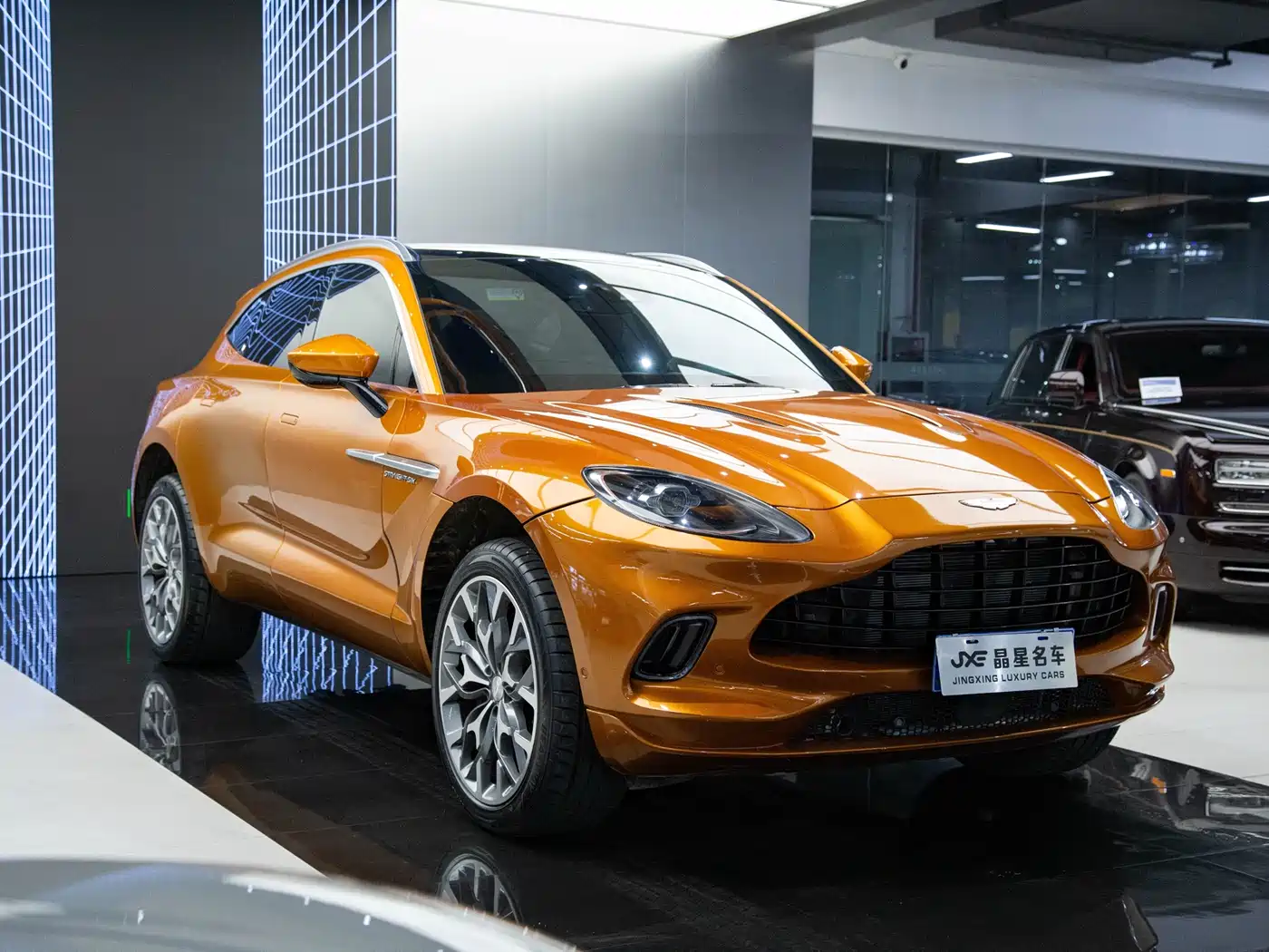 ASTON MARTIN DBX