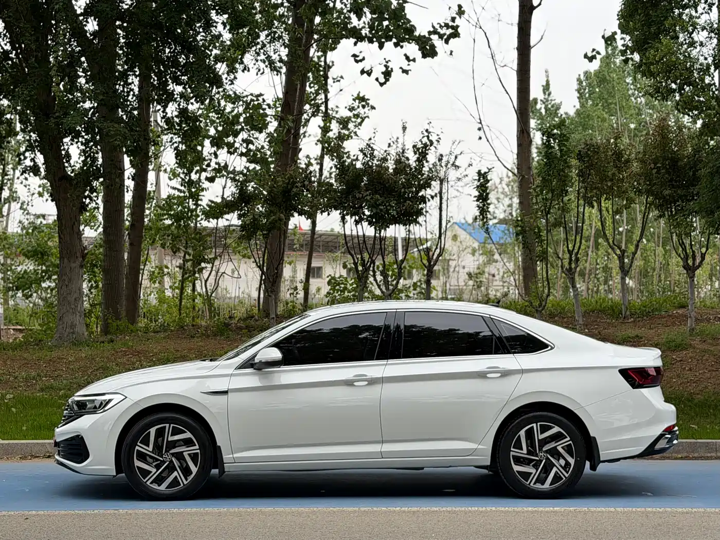 Volkswagen Sagitar 2023 300TSI DSG Surpassing Edition фото 3