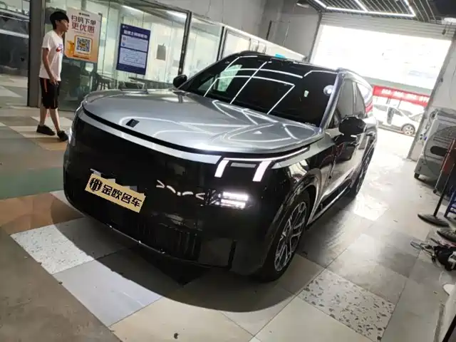 Lynk & Co 900 2.0T Ultra, 6 мест
