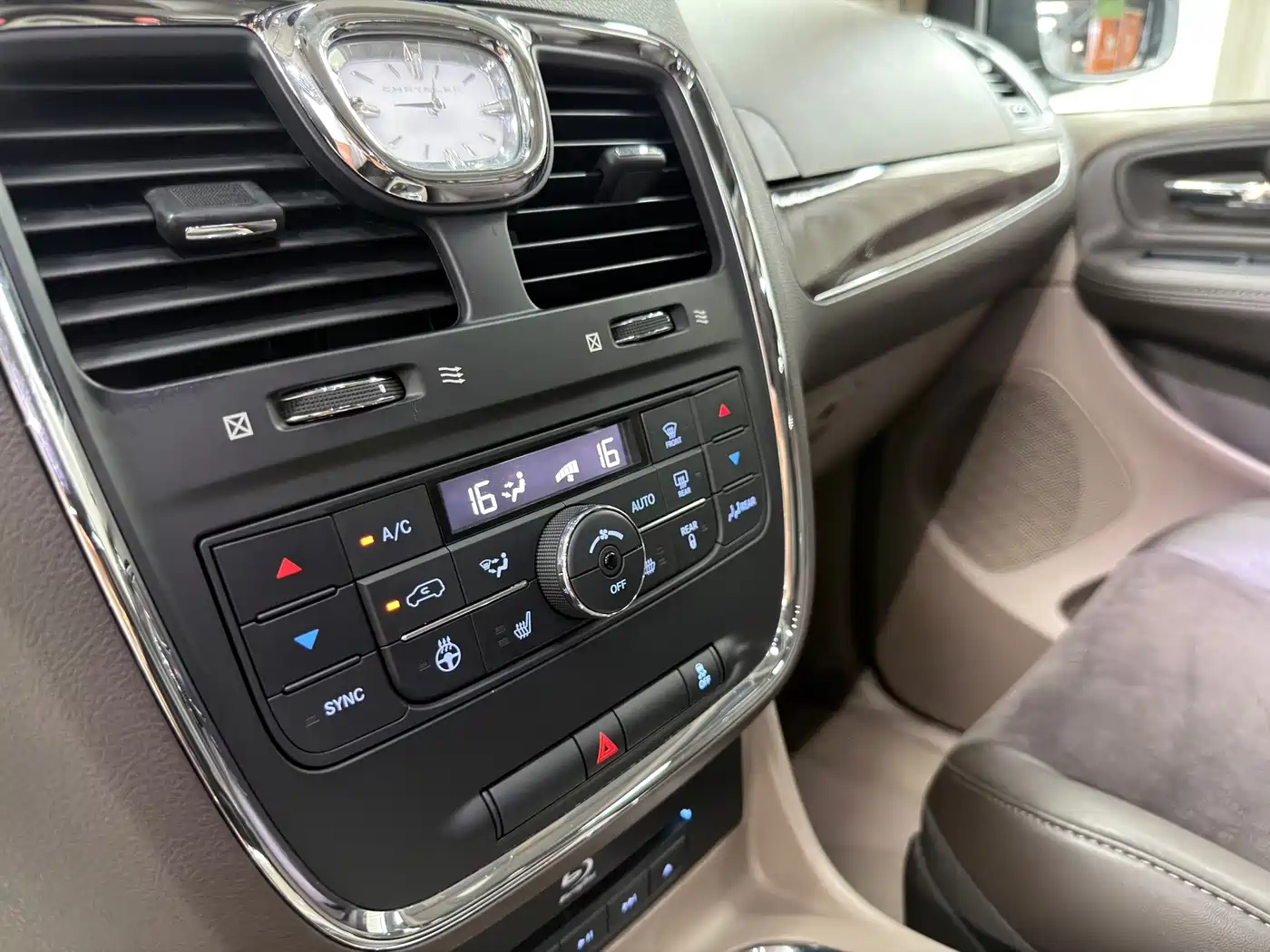Chrysler Grand Voyager (Import) 2018 2013 3.6L Luxury Edition