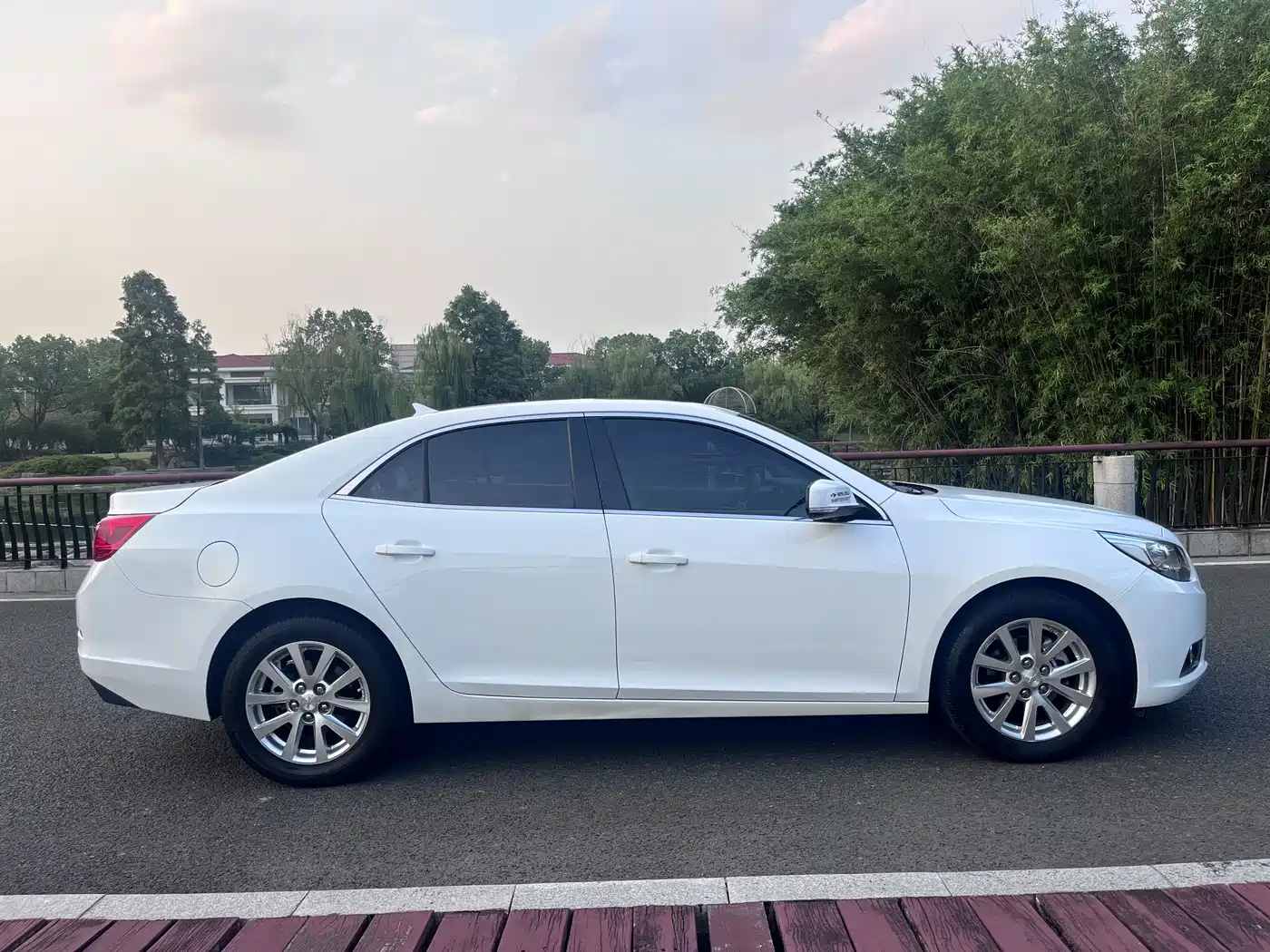 Chevrolet Malibu 2013 2.0L Automatic Luxury Edition фото 9