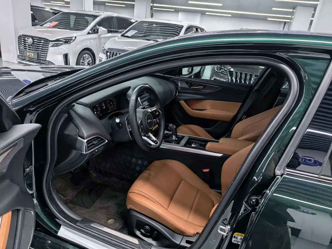 Jaguar XEL 2024 Model 2.0T 250PS R-DYNAMIC S Progressive Sport Edition фото 5