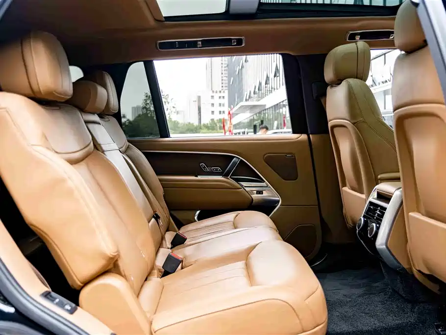 Land Rover Range Rover 2024 3.0 L6 400PS Golden Age Extended 7-Seater фото 22