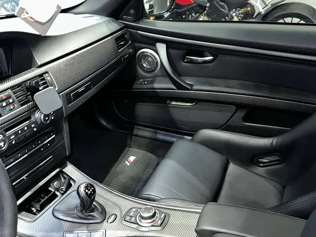 BMW M3 2011 M3 Carbon Fiber Limited Edition фото 12