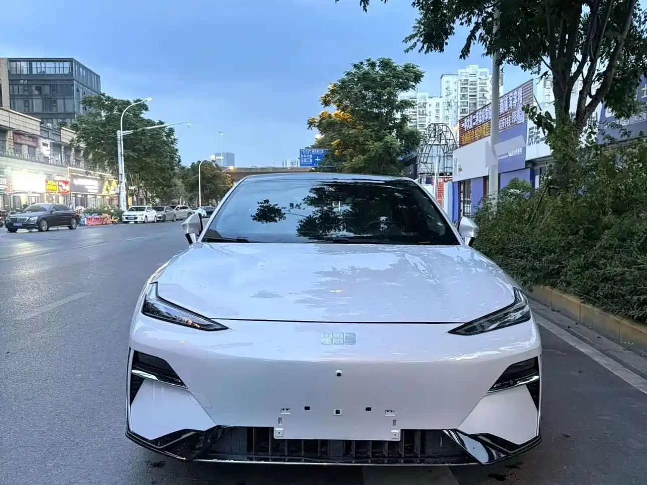Geely Galaxy Galaxy E8 2024 2024 Model 550km RWD Soaring Dragon Edition