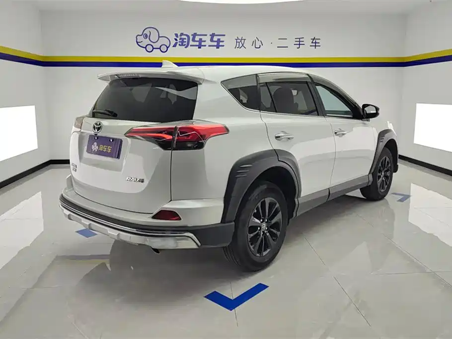 Toyota RAV4 Rongfang 2019 2.0L CVT 2WD Trend X Limited Edition China V фото 3