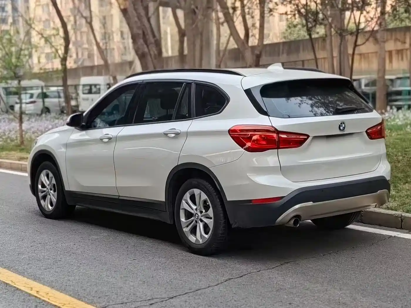 BMW X1 2016 sDrive18Li Premium Model фото 3