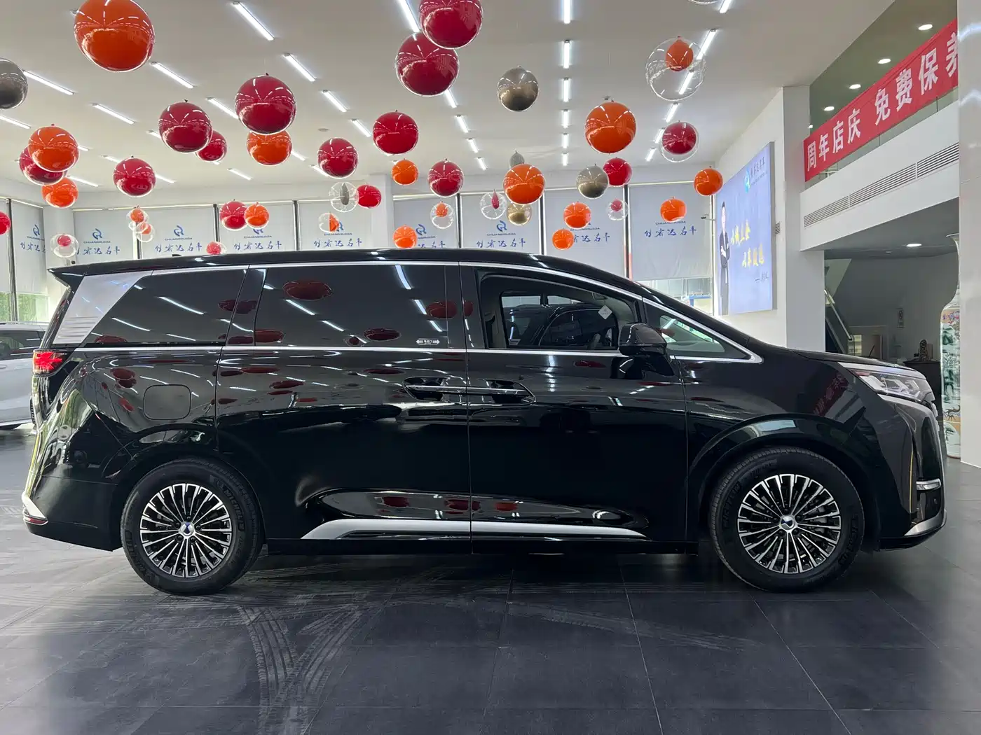 Denza D9 2022 DM-i 970 All-Wheel Drive Honor Edition фото 29