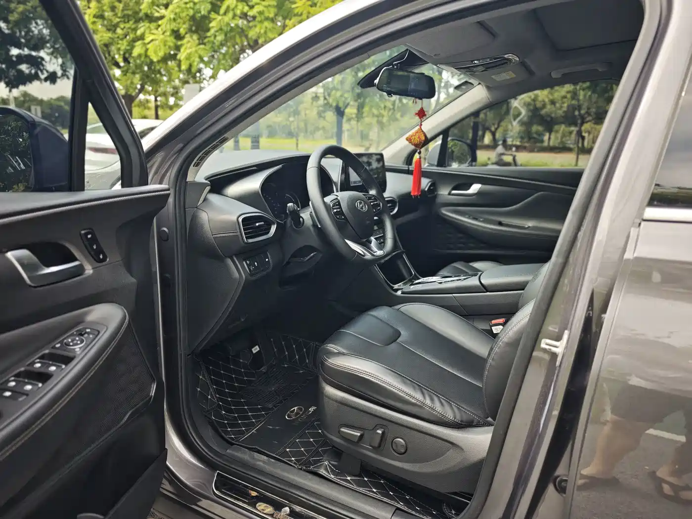 Фото 6 - Hyundai Santa Fe