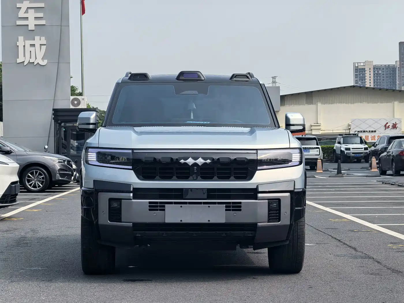 Fang Cheng Bao Leopard 8 2024 2025 Zhiyong Flagship 6-Seater