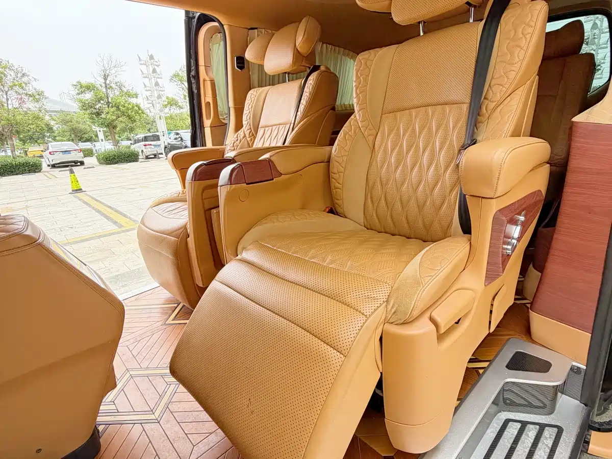 Mercedes-Benz V-Class 2018 V 260 L Premium Long Wheelbase Edition China VI фото 15