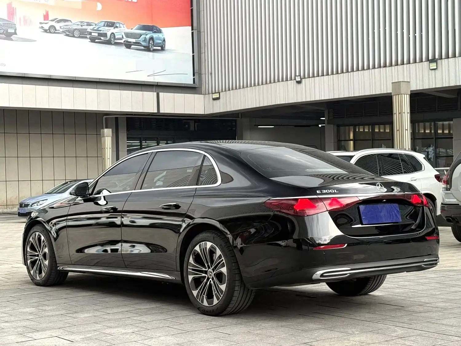 صورة 7 - Mercedes-Benz E-Class