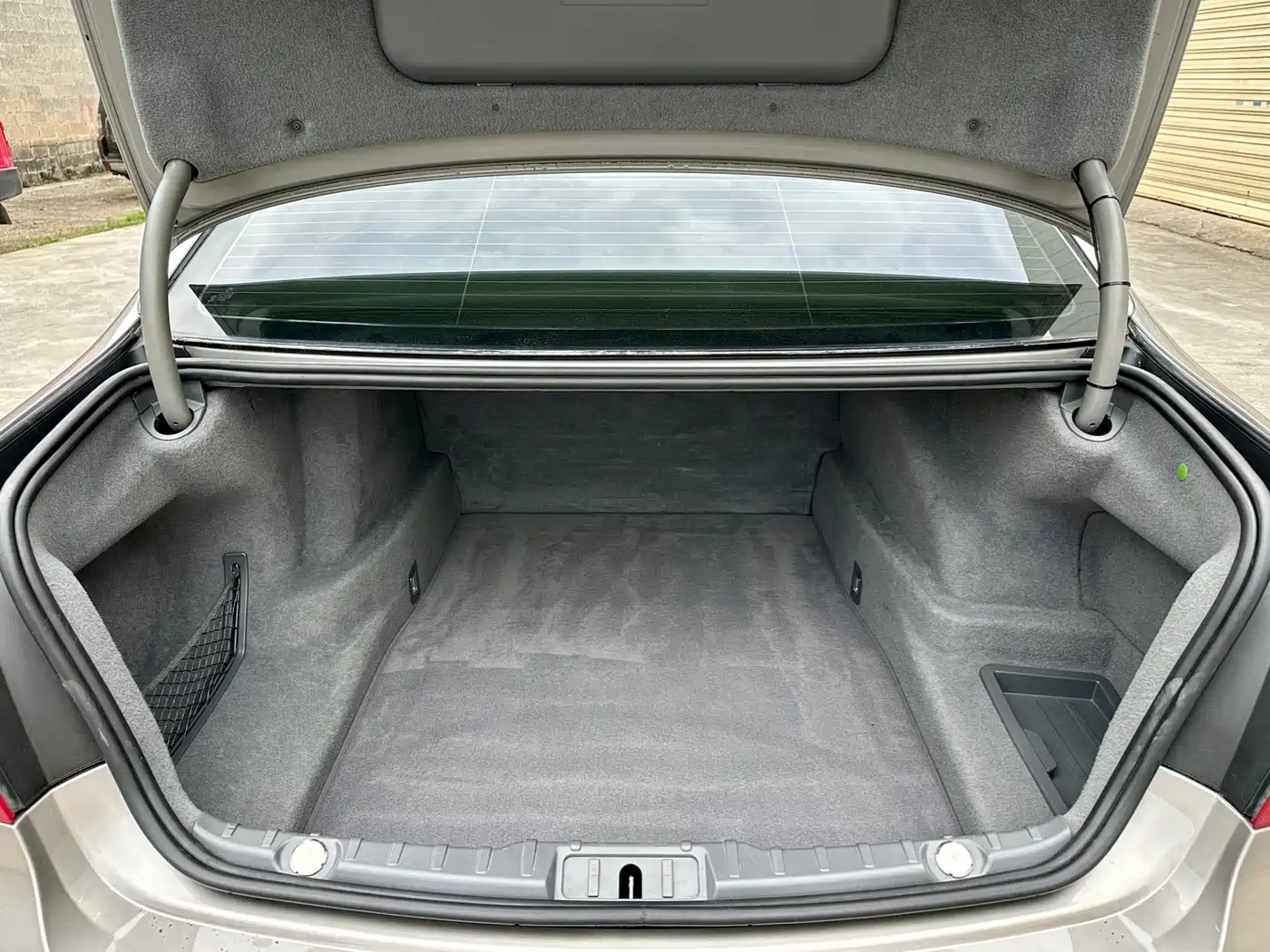 BMW 7 Series 2011 730Li Elegance фото 16