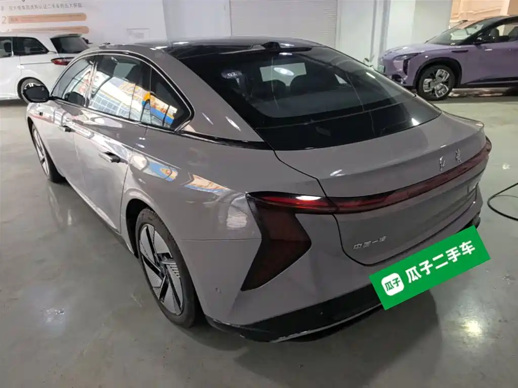 Hongqi EH7 2025 640 AWD Smart Selection Edition фото 5