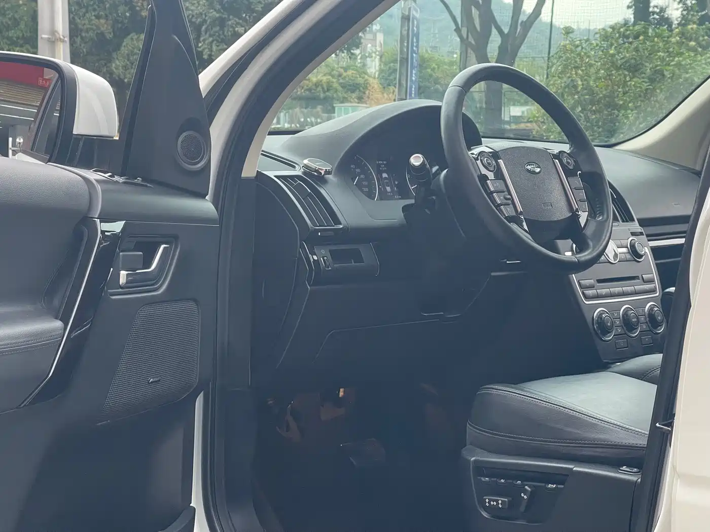 Land Rover Freelander 2 2014 2.0T Si4 HSE Gasoline Edition фото 14