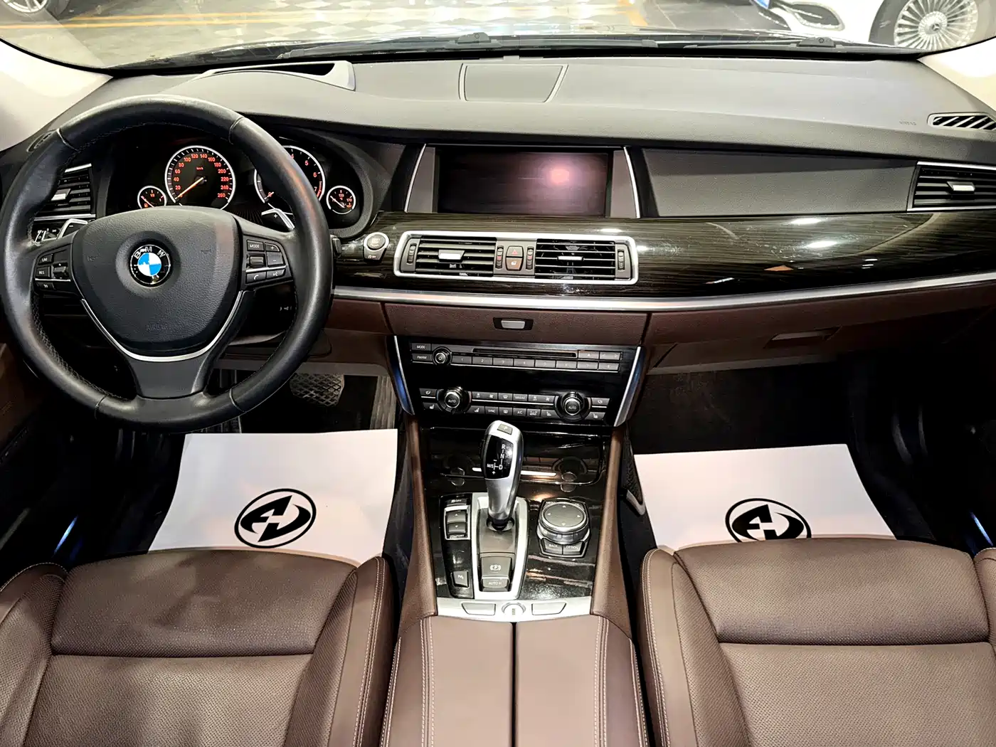 BMW 5 Series GT 2014 535i Luxury фото 5