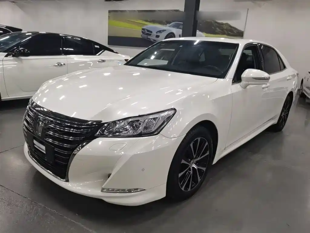 Toyota Crown 2018 2.0T Fashion Edition фото 2