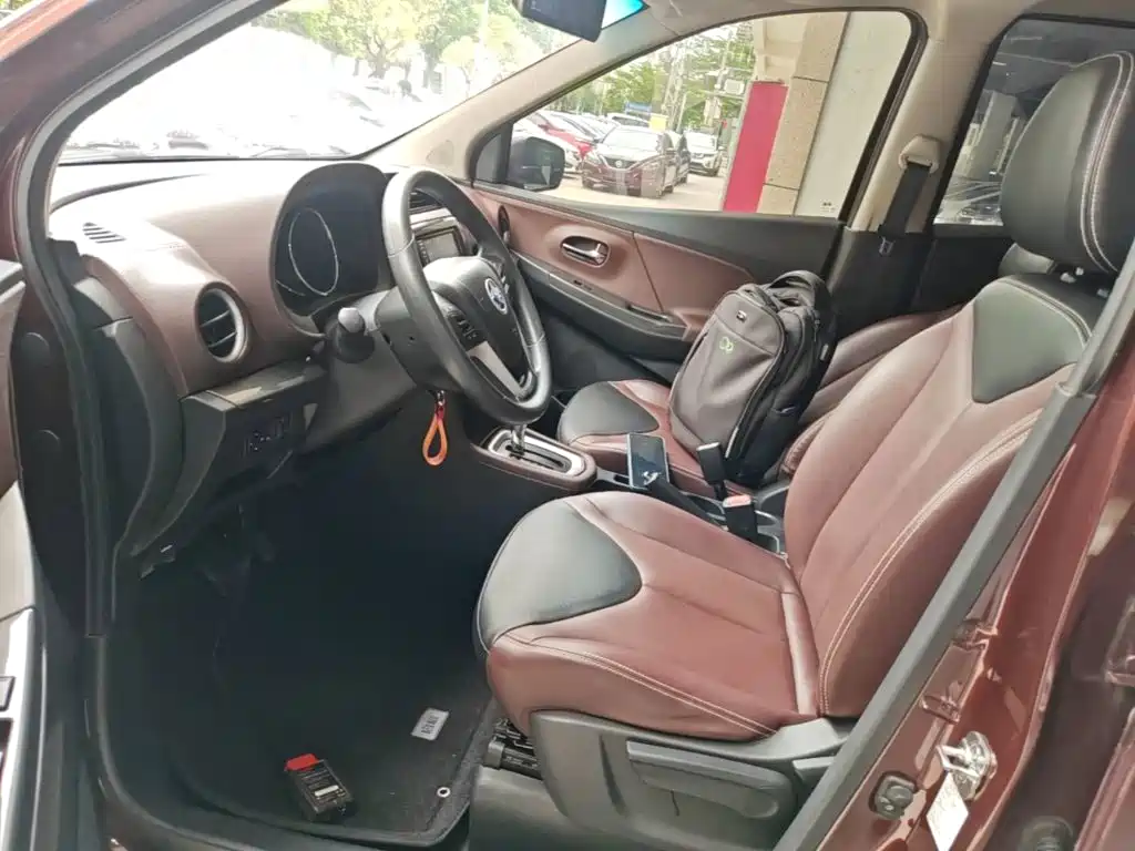 Venucia M50V 2018 2017 1.6L XL CVT Luxury